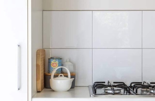 Torquay Cottage | Surfers Palace Torquay 1 min walk to beach