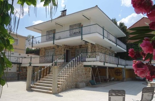 San Lorenzo de El Escorial Ski Chalet | Suyoluce, Chalet con Piscina Privada El Escorial