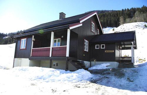 Al House | Svarteberg Drengestugu - cabin by Ål skisenter