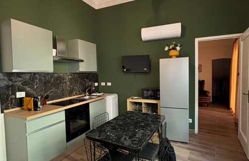 Bronte Apartment | SVR PALACE BRONTE CITTA' DEL PISTACCHIO ETNA, ACCOGLIENTE PALAZZETTO 3 CASE