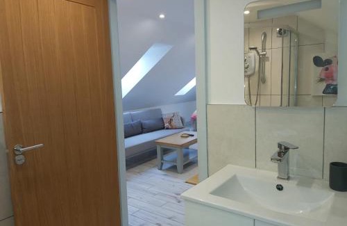 Huxley Apartment | Swallows Retreat: A Country Loft Apartment