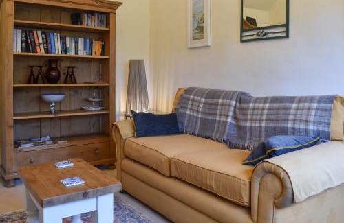 Middle Mayfield House | Swallows - Uk41742
