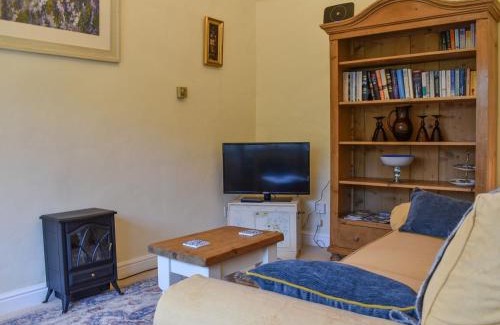 Middle Mayfield House | Swallows - Uk41742