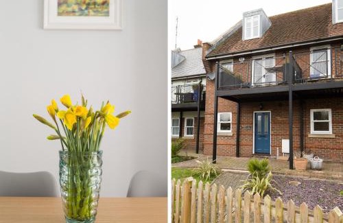 Arundel House | Swan Cottage