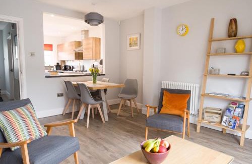 Arundel House | Swan Cottage