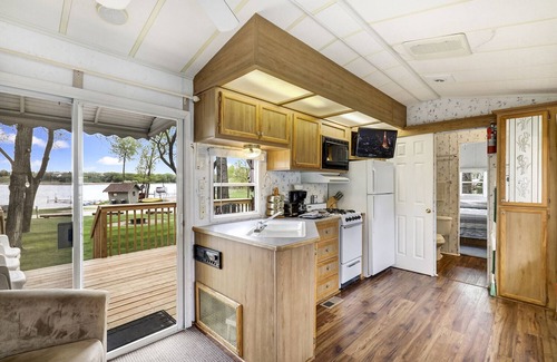 Fergus Falls Cabin | Swan Lake Resort & Campground - Lakeside Cabin #5