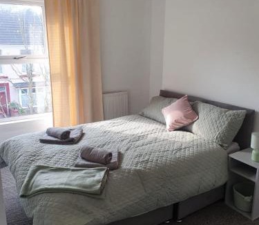 Uplands Apartment | Swansea central large beach house