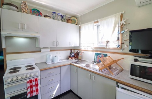 Swansea Cabin | Swansea Heads Cabin. Walk to beach in 5 minutes