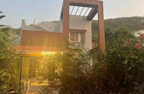 Vadgaon Villa | Swaradhya Hillside Villa 3BHK -AC - WiFi - SmartTV - Parking - Kitchenette - Near Lonavala