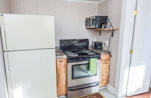 Seward Apartment | Sweet Little Apartment in Historical Downtown Seward