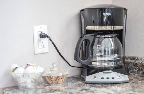 Seward Apartment | Sweet Little Apartment in Historical Downtown Seward