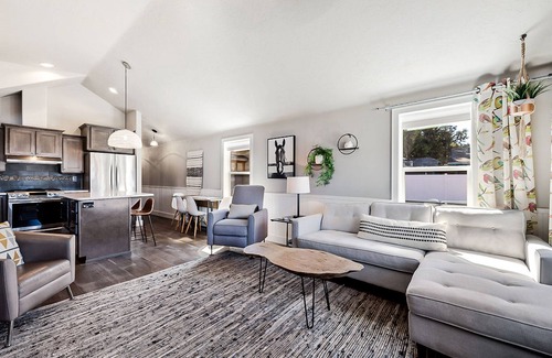 Seaview House | Sweet Seaview Home: Near Beach & Trailhead!