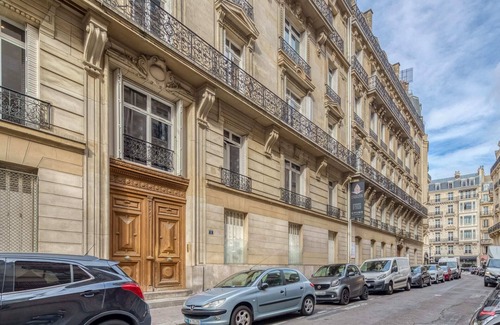 Champs-Elysees Apartment | Sweett | Cerisoles D