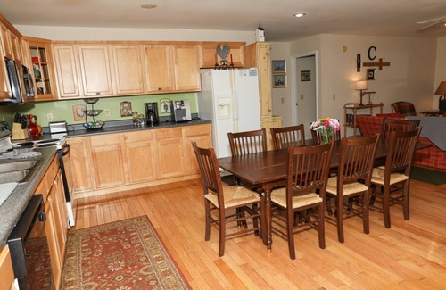 Burks Fork Cabin | Sweetwater Cabin by Buffalo Mountain Getaway