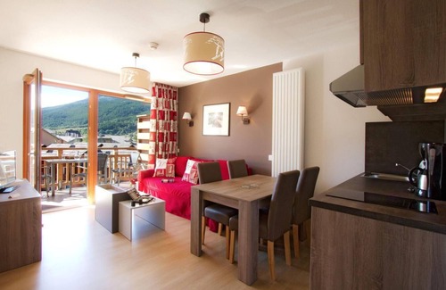 La Salle-les-Alpes Apartment | Swimming pool, parking, tv, ski locker, 37-46m², Serre Chevalier