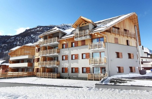 La Salle-les-Alpes Apartment | Swimming pool, parking, tv, ski locker, 37-46m², Serre Chevalier