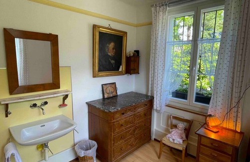 Hilterfingen Apartment | SwissHut Stunning Views Alps & Lake - Apart. Killinger