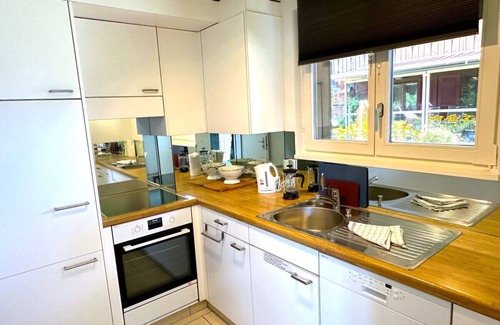Hilterfingen Apartment | SwissHut Stunning Views Alps & Lake - Apart. Staat 22