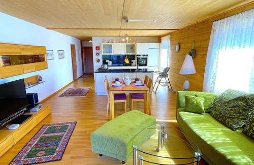 Sigriswil Apartment | SwissHut Stunning Views Alps & Lake - Apart. Felden