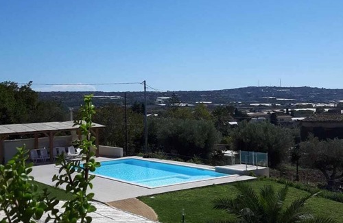 Donnalucata Villa | Sympathy, Emotion of Barone house, villa with pool, sea view, free wifi