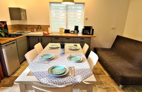 Sainte-Colombe-en-Bruilhois Apartment | T-2 ouest 47m2 la maison au bord du Canal du Midi