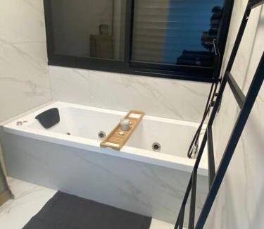 Kiryat Yam Apartment | T'eo 25 suite