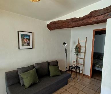 Sollies-Ville Apartment | T2 chaleureux au coeur d'un village pittoresque