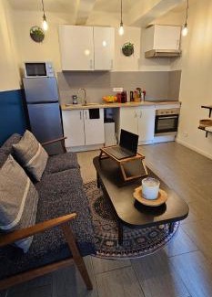 Les Chartreux Apartment | T2 Chambre Miroir jardin et parking privé Marseille