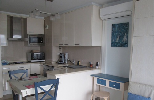 Hendaye Apartment | T2 MAGNIFICENT PORT VIEW, PARKING, BEACH 100m, SWIMMING POOL, WIFI, THALASSO 50m