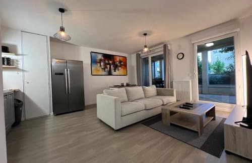 Vaulx-en-Velin Apartment | T2 moderne avec terrasse, proche de Lyon