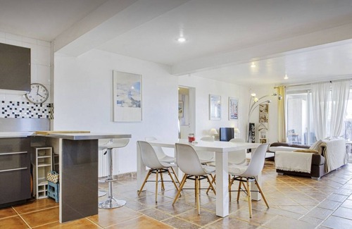 Ciboure Apartment | T3 90M2 CONTEMPORARY DECORATION GARDEN LEVEL