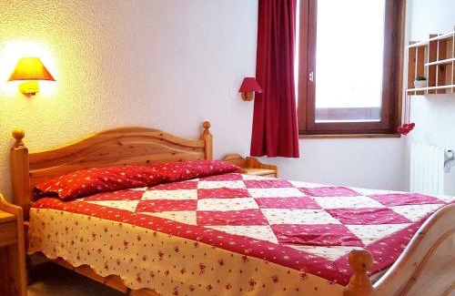 La Perriere Apartment | T3 Montagne, 2 chambres, centre station, skis aux pieds - FR-1-513-38