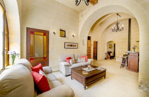 Ta' Għammar House | Ta Gananz Holiday Home