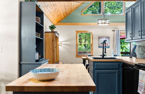 Kimberling City Cabin | Table Rock Lake View, Huge Deck, Trees, Quiet, Updated, Decorated for Holidays!