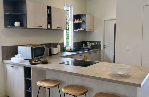 Tahiti Apartment | Tahatai - Private beach, pool, AC, High speed net - perfect for 4 persons !