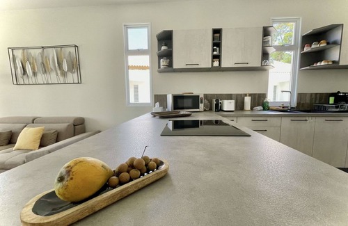 Tahiti Apartment | Tahatai - Private beach, pool, AC, High speed net - perfect for 4 persons !