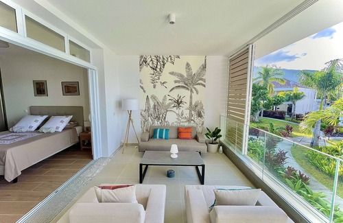 Tahiti Apartment | Tahatai - Private beach, pool, AC, High speed net - perfect for 4 persons !