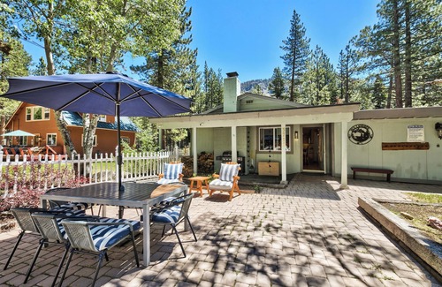 Christmas Valley Cabin | TAHOE RANCH, SUMMERTIME POOL, HOT TUB, ON RIVER, 3BD, 2 BA, FAMILY & DOG OK WALK