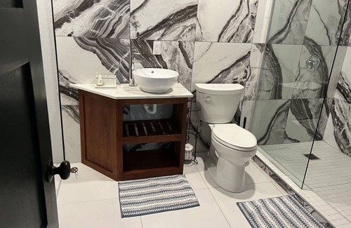 Willikies House | Take it easy at this unique and tranquil getaway.Overlooking the seaside