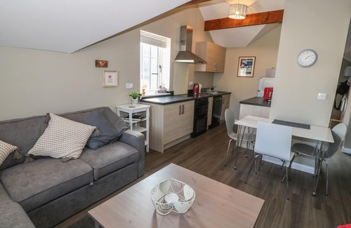 Aberdaron Apartment | TAN BRYN 1, pet friendly, country holiday cottage in Aberdaron