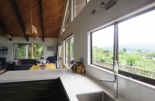 Lake Tarawera House | TARA-DISE, private with stunning Lake views