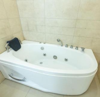 Thompson Estate Apartment | Tarrow Apartment E1