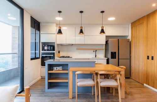 Castropol Apartment | Tasteful flat with amazing view in El Poblado wtih pool and gym