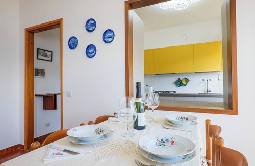 Gonte Apartment | Tastefully furnished 3½-room apartment with veranda, garden and balcony