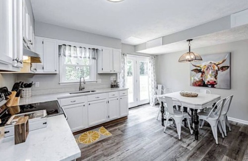 Wolftown House | Tatum’s Retreat -SAUNA- Hiking-Wineries- Unit B