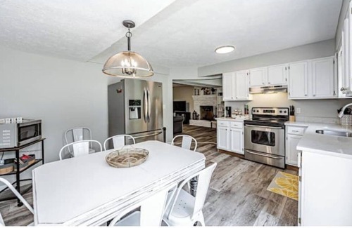 Wolftown House | Tatum’s Retreat -SAUNA- Hiking-Wineries- Unit B