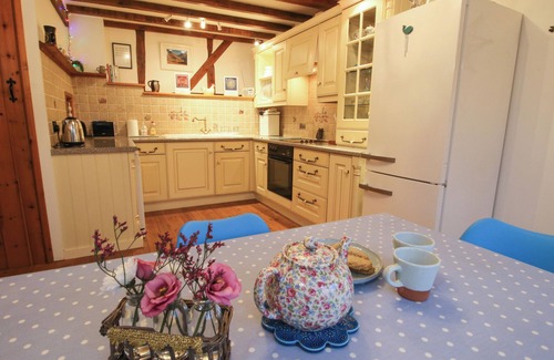 Leintwardine Cottage | TAWNY OWL BARN, family friendly, with a garden in Leintwardine