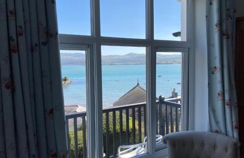 Borth-y-Gest House | Tegfryn (Sleeps 8), 5*, Sea View, Borth y Gest