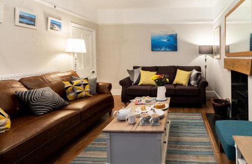 Borth-y-Gest House | Tegfryn (Sleeps 8), 5*, Sea View, Borth y Gest