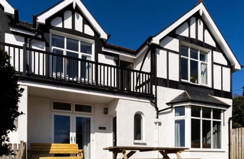 Borth-y-Gest House | Tegfryn (Sleeps 8), 5*, Sea View, Borth y Gest